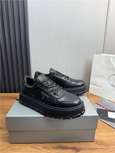 {{productViewItem.photos[photoViewList.activeNavIndex].Alt || productViewItem.photos[photoViewList.activeNavIndex].Description || 'Кроссовки PRADA'}}