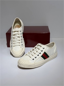 {{productViewItem.photos[photoViewList.activeNavIndex].Alt || productViewItem.photos[photoViewList.activeNavIndex].Description || 'Кеды GUCCI'}}