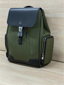 {{productViewItem.photos[photoViewList.activeNavIndex].Alt || productViewItem.photos[photoViewList.activeNavIndex].Description || 'Рюкзак RIMOWA'}}