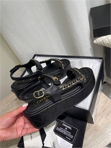{{productViewItem.photos[photoViewList.activeNavIndex].Alt || productViewItem.photos[photoViewList.activeNavIndex].Description || 'Сандалии CHANEL'}}