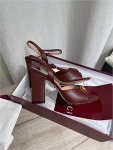 {{productViewItem.photos[photoViewList.activeNavIndex].Alt || productViewItem.photos[photoViewList.activeNavIndex].Description || 'Босоножки GUCCI'}}
