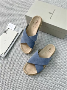 {{productViewItem.photos[photoViewList.activeNavIndex].Alt || productViewItem.photos[photoViewList.activeNavIndex].Description || 'Тапочки BC'}}