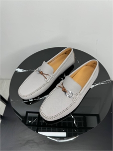 {{productViewItem.photos[photoViewList.activeNavIndex].Alt || productViewItem.photos[photoViewList.activeNavIndex].Description || 'Мокасины HERMES'}}