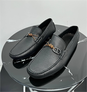 {{productViewItem.photos[photoViewList.activeNavIndex].Alt || productViewItem.photos[photoViewList.activeNavIndex].Description || 'Мокасины HERMES'}}