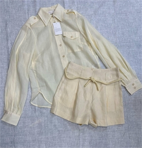 {{productViewItem.photos[photoViewList.activeNavIndex].Alt || productViewItem.photos[photoViewList.activeNavIndex].Description || 'Костюм ZIMMERMANN'}}