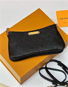 {{productViewItem.photos[photoViewList.activeNavIndex].Alt || productViewItem.photos[photoViewList.activeNavIndex].Description || 'Сумка  LOUIS VUITTON'}}