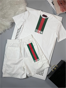 {{productViewItem.photos[photoViewList.activeNavIndex].Alt || productViewItem.photos[photoViewList.activeNavIndex].Description || 'Футболка GUCCI'}}