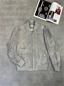 {{productViewItem.photos[photoViewList.activeNavIndex].Alt || productViewItem.photos[photoViewList.activeNavIndex].Description || 'Замшевый бомбер BC'}}