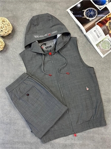 {{productViewItem.photos[photoViewList.activeNavIndex].Alt || productViewItem.photos[photoViewList.activeNavIndex].Description || 'Прогулочный костюм KITON'}}