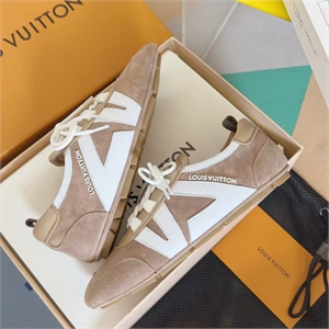 {{productViewItem.photos[photoViewList.activeNavIndex].Alt || productViewItem.photos[photoViewList.activeNavIndex].Description || 'Кроссовки LOUIS VUITTON'}}