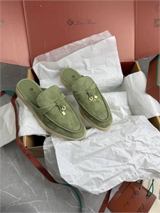 {{productViewItem.photos[photoViewList.activeNavIndex].Alt || productViewItem.photos[photoViewList.activeNavIndex].Description || 'Мюли LORO PIANA'}}