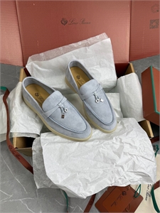 {{productViewItem.photos[photoViewList.activeNavIndex].Alt || productViewItem.photos[photoViewList.activeNavIndex].Description || 'Лоферы  LORO PIANA'}}