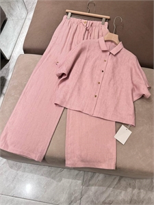 {{productViewItem.photos[photoViewList.activeNavIndex].Alt || productViewItem.photos[photoViewList.activeNavIndex].Description || 'Костюм LORO PIANA'}}