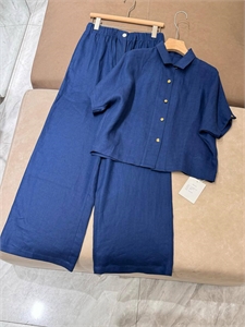 {{productViewItem.photos[photoViewList.activeNavIndex].Alt || productViewItem.photos[photoViewList.activeNavIndex].Description || 'Костюм LORO PIANA'}}