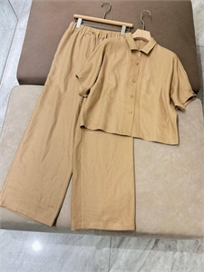 {{productViewItem.photos[photoViewList.activeNavIndex].Alt || productViewItem.photos[photoViewList.activeNavIndex].Description || 'Костюм LORO PIANA'}}