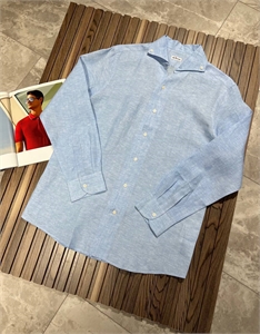 {{productViewItem.photos[photoViewList.activeNavIndex].Alt || productViewItem.photos[photoViewList.activeNavIndex].Description || 'Рубашка KITON (лен)'}}