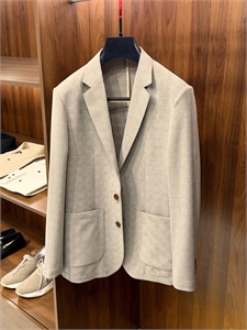 {{productViewItem.photos[photoViewList.activeNavIndex].Alt || productViewItem.photos[photoViewList.activeNavIndex].Description || 'Пиджак KITON'}}