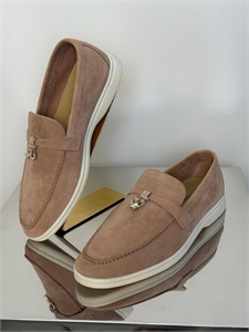 {{productViewItem.photos[photoViewList.activeNavIndex].Alt || productViewItem.photos[photoViewList.activeNavIndex].Description || 'Лоферы  LORO PIANA'}}