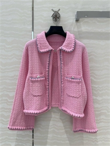 {{productViewItem.photos[photoViewList.activeNavIndex].Alt || productViewItem.photos[photoViewList.activeNavIndex].Description || 'Пиджак CHANEL'}}