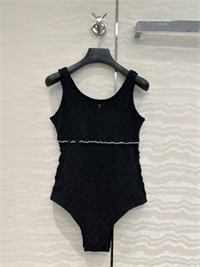 {{productViewItem.photos[photoViewList.activeNavIndex].Alt || productViewItem.photos[photoViewList.activeNavIndex].Description || 'Купальник CHANEL'}}