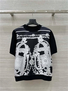 {{productViewItem.photos[photoViewList.activeNavIndex].Alt || productViewItem.photos[photoViewList.activeNavIndex].Description || 'Кофта HERMES'}}