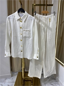 {{productViewItem.photos[photoViewList.activeNavIndex].Alt || productViewItem.photos[photoViewList.activeNavIndex].Description || 'Костюм Schiaparelli'}}