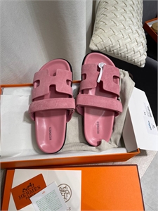 {{productViewItem.photos[photoViewList.activeNavIndex].Alt || productViewItem.photos[photoViewList.activeNavIndex].Description || 'Тапочки HERMES'}}