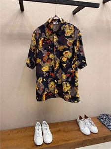 {{productViewItem.photos[photoViewList.activeNavIndex].Alt || productViewItem.photos[photoViewList.activeNavIndex].Description || 'Рубашка PRADA'}}