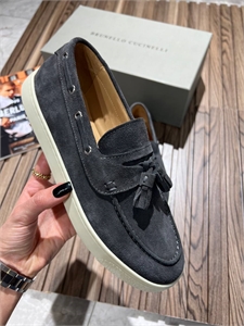{{productViewItem.photos[photoViewList.activeNavIndex].Alt || productViewItem.photos[photoViewList.activeNavIndex].Description || 'Лоферы BC'}}