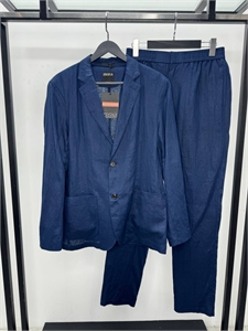 {{productViewItem.photos[photoViewList.activeNavIndex].Alt || productViewItem.photos[photoViewList.activeNavIndex].Description || 'Льняной костюм ZEGNA'}}