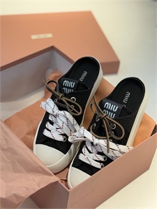 {{productViewItem.photos[photoViewList.activeNavIndex].Alt || productViewItem.photos[photoViewList.activeNavIndex].Description || 'Мюли MIU MIU'}}