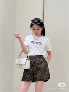 {{productViewItem.photos[photoViewList.activeNavIndex].Alt || productViewItem.photos[photoViewList.activeNavIndex].Description || 'Шорты FENDI'}}