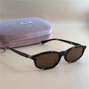 {{productViewItem.photos[photoViewList.activeNavIndex].Alt || productViewItem.photos[photoViewList.activeNavIndex].Description || 'Очки MIU MIU'}}