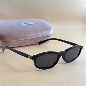 {{productViewItem.photos[photoViewList.activeNavIndex].Alt || productViewItem.photos[photoViewList.activeNavIndex].Description || 'Очки MIU MIU'}}