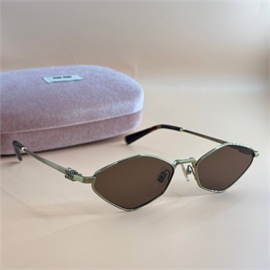 {{productViewItem.photos[photoViewList.activeNavIndex].Alt || productViewItem.photos[photoViewList.activeNavIndex].Description || 'Очки MIU MIU'}}