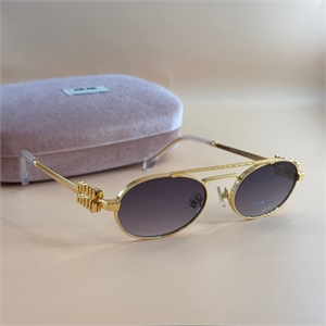 {{productViewItem.photos[photoViewList.activeNavIndex].Alt || productViewItem.photos[photoViewList.activeNavIndex].Description || 'Очки MIU MIU'}}
