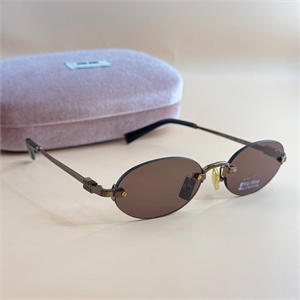{{productViewItem.photos[photoViewList.activeNavIndex].Alt || productViewItem.photos[photoViewList.activeNavIndex].Description || 'Очки MIU MIU'}}