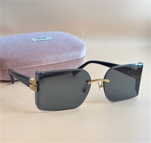 {{productViewItem.photos[photoViewList.activeNavIndex].Alt || productViewItem.photos[photoViewList.activeNavIndex].Description || 'Очки MIU MIU'}}
