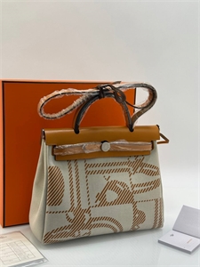 {{productViewItem.photos[photoViewList.activeNavIndex].Alt || productViewItem.photos[photoViewList.activeNavIndex].Description || 'Сумка HERMES'}}