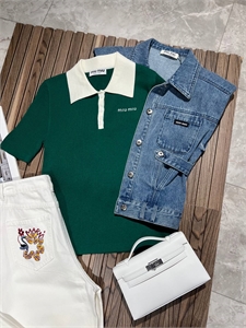 {{productViewItem.photos[photoViewList.activeNavIndex].Alt || productViewItem.photos[photoViewList.activeNavIndex].Description || 'Кофта MIU MIU'}}