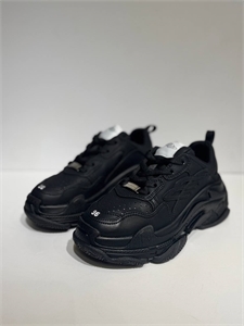 {{productViewItem.photos[photoViewList.activeNavIndex].Alt || productViewItem.photos[photoViewList.activeNavIndex].Description || 'Кроссовки BALENCIAGA'}}