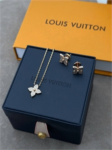 {{productViewItem.photos[photoViewList.activeNavIndex].Alt || productViewItem.photos[photoViewList.activeNavIndex].Description || 'Кулон LOUIS VUITTON'}}