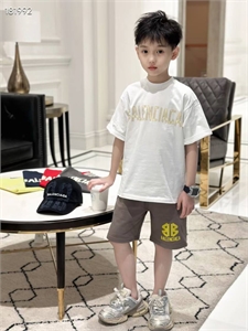 {{productViewItem.photos[photoViewList.activeNavIndex].Alt || productViewItem.photos[photoViewList.activeNavIndex].Description || 'Костюм BALENCIAGA'}}