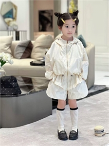 {{productViewItem.photos[photoViewList.activeNavIndex].Alt || productViewItem.photos[photoViewList.activeNavIndex].Description || 'Костюм Miu miu'}}