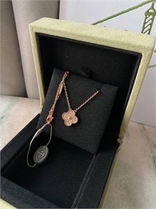 {{productViewItem.photos[photoViewList.activeNavIndex].Alt || productViewItem.photos[photoViewList.activeNavIndex].Description || 'Подвеска Van Cleef'}}