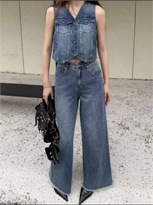 {{productViewItem.photos[photoViewList.activeNavIndex].Alt || productViewItem.photos[photoViewList.activeNavIndex].Description || 'Костюм DIOR'}}