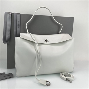 {{productViewItem.photos[photoViewList.activeNavIndex].Alt || productViewItem.photos[photoViewList.activeNavIndex].Description || 'Сумка BALENCIAGA'}}