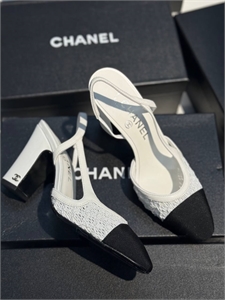 {{productViewItem.photos[photoViewList.activeNavIndex].Alt || productViewItem.photos[photoViewList.activeNavIndex].Description || 'Туфли CHANEL'}}