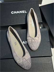 {{productViewItem.photos[photoViewList.activeNavIndex].Alt || productViewItem.photos[photoViewList.activeNavIndex].Description || 'Балетки CHANEL'}}