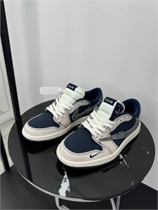 {{productViewItem.photos[photoViewList.activeNavIndex].Alt || productViewItem.photos[photoViewList.activeNavIndex].Description || 'Кеды DIOR'}}